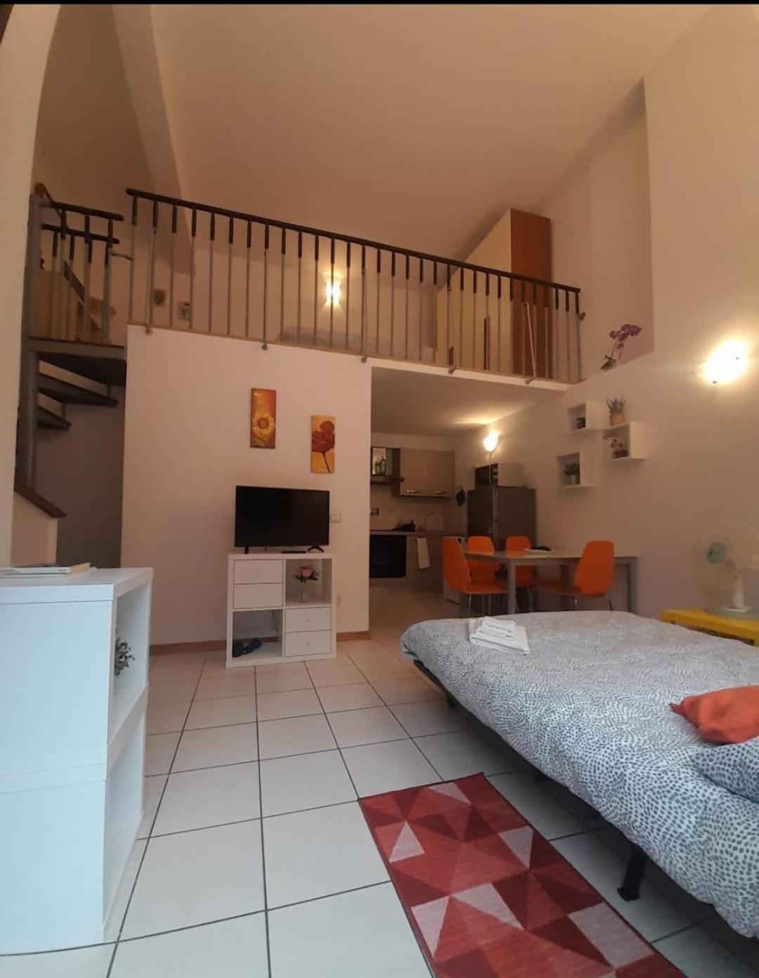 Gemme Fiorentine Apartments In Front Of The Train Station 5 Minutes From The Centre Free Parking Флоренція Екстер'єр фото